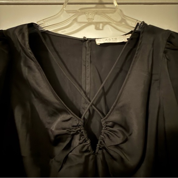 ASTR BLACK BLOUSE SIZE MEDIUM - Picture 1 of 4